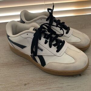 Reebok Black and White Sneakers - Size 7 1/2